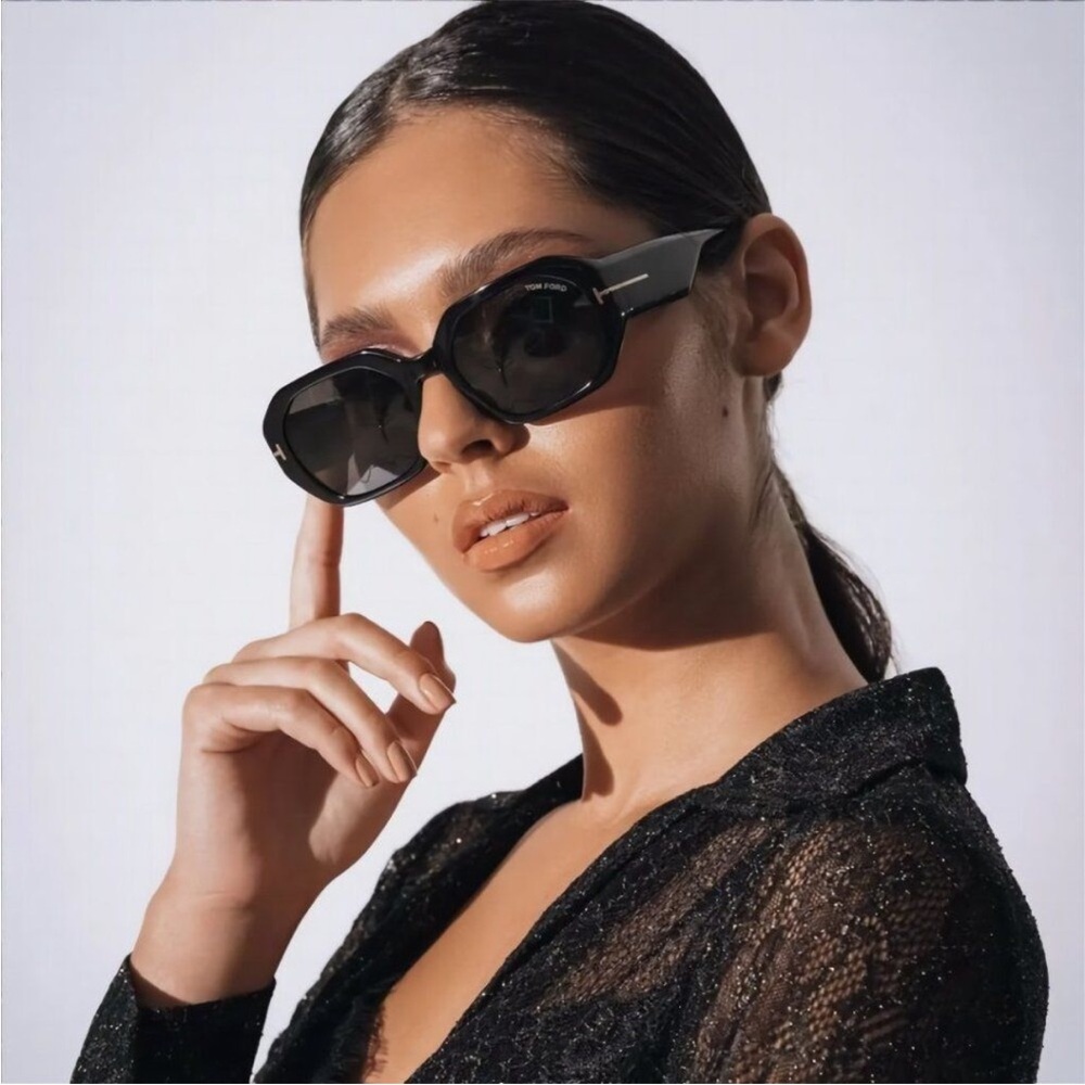 Tom Ford Sunglasses Black Smoke Square VERONIQUE-02 FT0917 01A